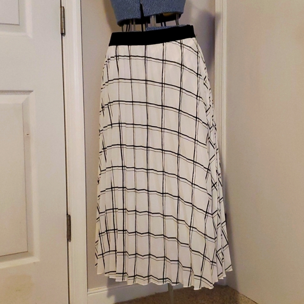 White pleated skirt size small